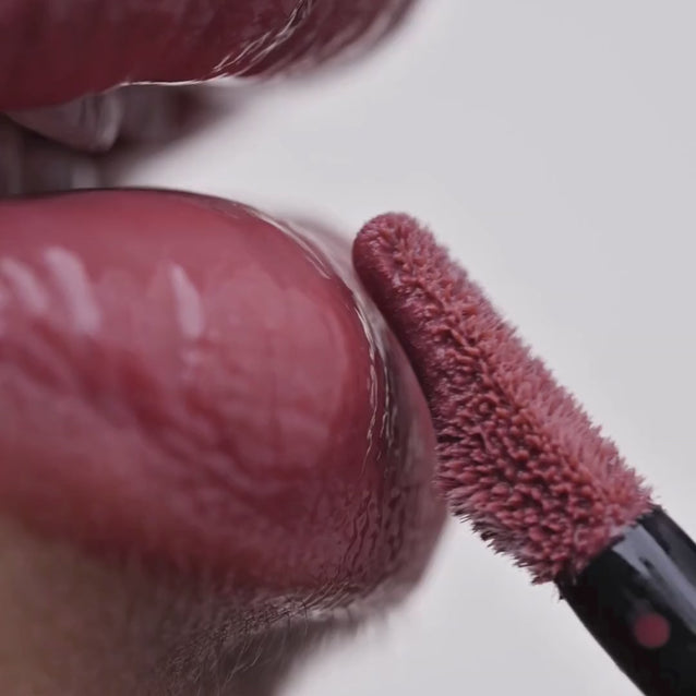 Close-up of Mega Bite Tinted Jelly Lip Oil in Emma applied with the curved applicator for glossy, plump lips